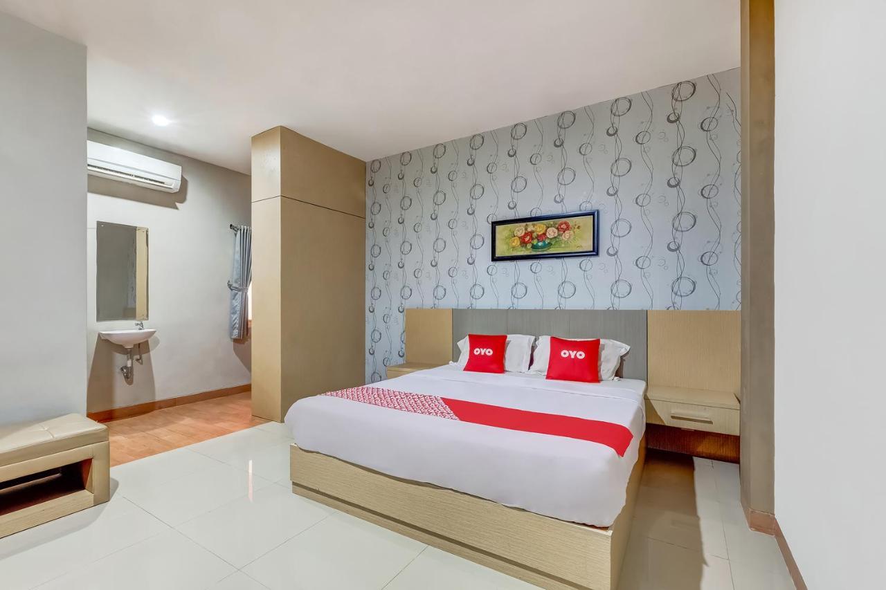 Oyo Flagship 3726 Tembok Batu Residence Tugu Kültér fotó