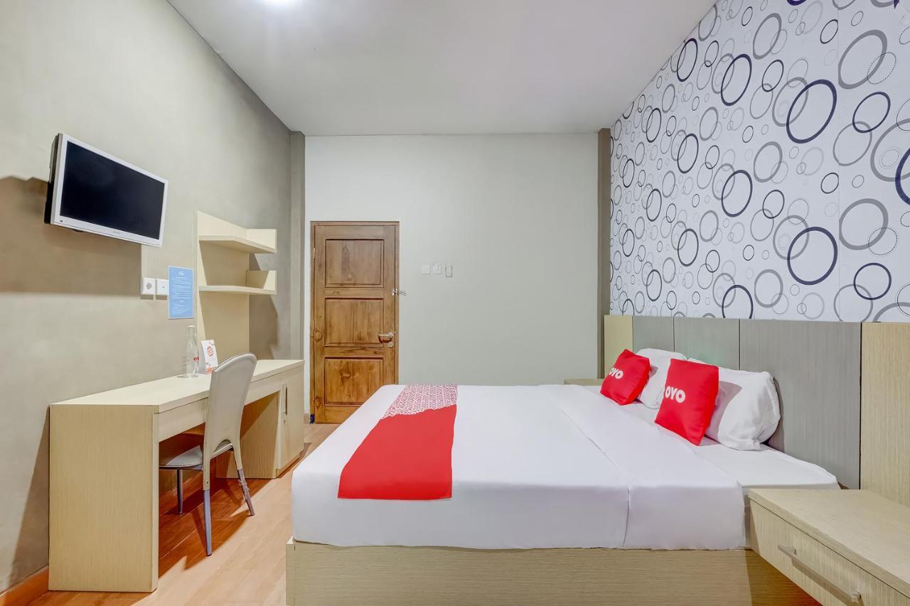Oyo Flagship 3726 Tembok Batu Residence Tugu Kültér fotó