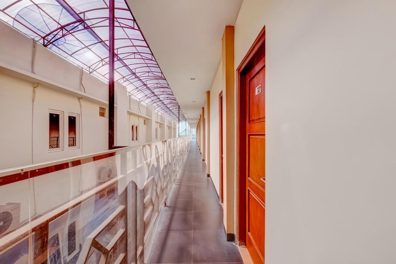 Oyo Flagship 3726 Tembok Batu Residence Tugu Kültér fotó